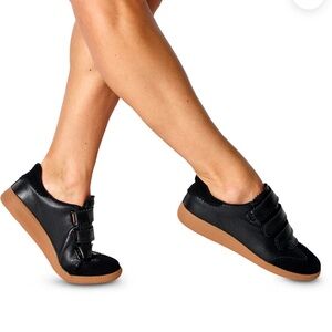 NWOB SILENT D SEENA SNEAKER BLACK LEATHER. Size EU 37. MSRP $135